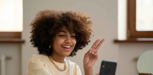 Simple Guides That Turn Confused Prospects Into Confident Clients Woman on smartphone