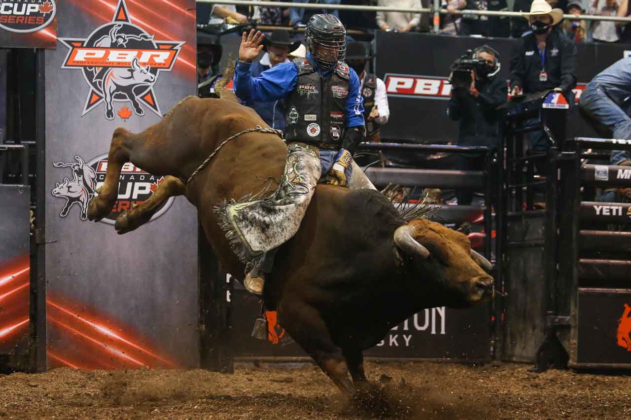 PBR's Tanner Byrne 1st to ride, bullfight at Canadian Finals