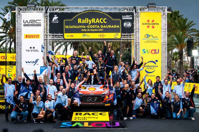 Thierry NEUVILLE (BEL) Martijn WYDAEGHE (BEL) of team HYUNDAI SHELL MOBIS WORLD RALLY TEAM celebrate on the podium in first place after winning the World Rally Championship in Salou, Spain on 17.10.2021 with Elfyn Evans (GB) Scott Martin (GB) of team Toyota Gazoo Racing second place and Dani SORDO (ESP) (ESP) of team HYUNDAI SHELL MOBIS WORLD RALLY TEAM