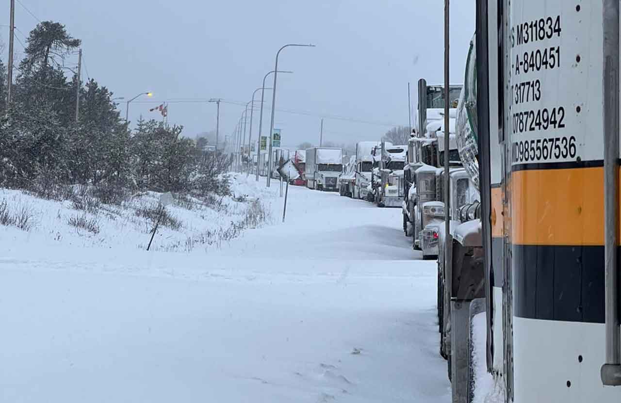 Image Facebook - Trucks backed up in Ignace