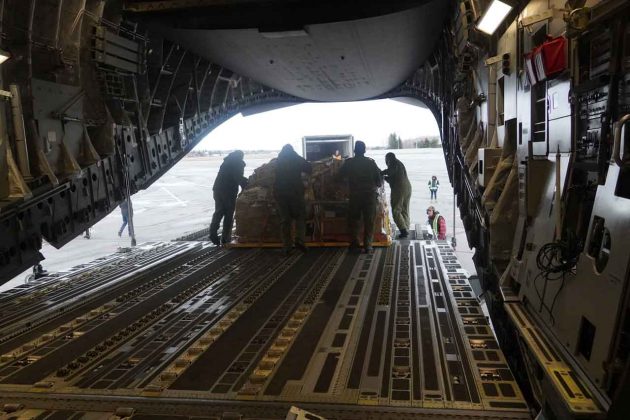 Unloading toys from RCAF Globemaster for 2021 Toys for the North
