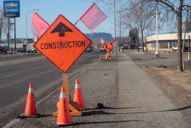 Construction on Memorial Avenue in Thunder Bay