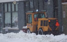 Sidewalk-Plow-on-st-paul-on-Easter-Monday-DSC00828