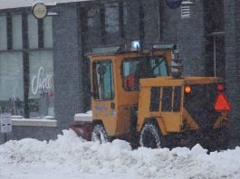 February 21, 2026: Thunder Bay Weather — Flurries Today, Light Snow Tonight, Sharp Cold by Sunday Night April 18, 2022 - Sidewalk Plow Snow Clearing in Downtown Waterfront District