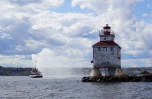 Coming-into-Thunder-Bay-Harbour-on-the-Superior-RocketDSC02311