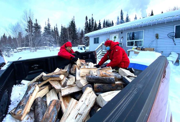 Canadian Rangers deliver firewood to a home in Bearskin Lake First Nation last winter. Tre residents, who were quarantined because of COVID, used the wood for heating and cooking. Credit Canadian Rangers