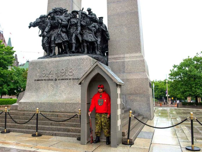Ranger Howard Jacob of Webequie First Nation guards the National War Memorial in Ottawa. credit Captain Camilo Olea-Ortega
