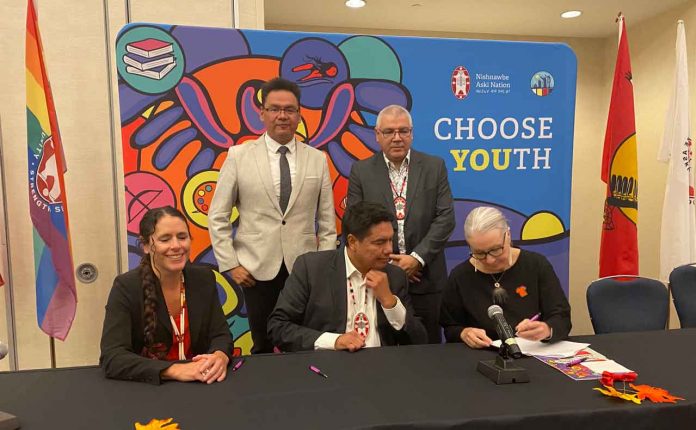 pictured left to right bottom row: Associate Deputy Minister Valerie Gideon, Indigenous Services Canada, NAN Grand Chief Derek Fox, Hon. Patty Hadju, Minister of Indigenous Services Canada, Photo NAN1 – pictured left to right top row: NAN Deputy Grand Chief Bobby Narcisse, NAN Deputy Grand Chief Victor Linklater.