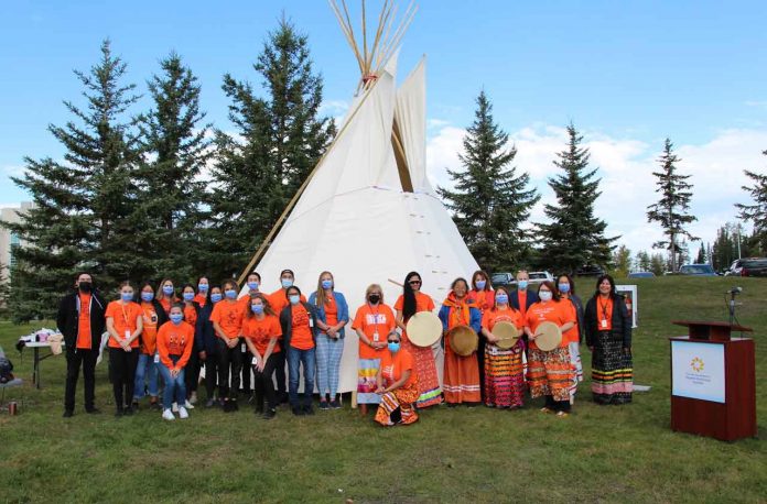 A newly raised, 20-foot tall tipi now stands on the grounds of Thunder Bay Regional Health Sciences Centre. It symbolizes the Hospital’s commitment to supporting and enhancing Indigenous peoples’ healing journey while in our care.