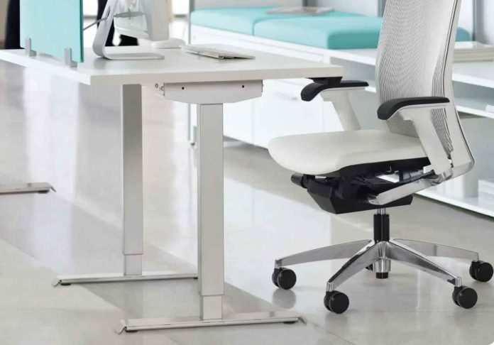 How Adjustable Desks Can Help Improve Ergonomics and Productivity