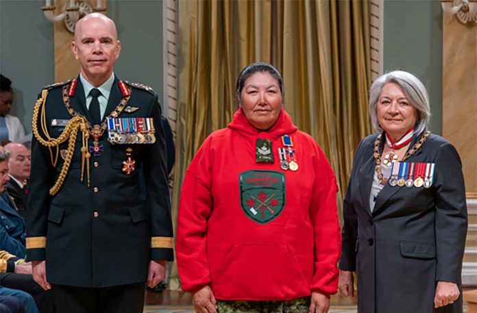 The Chief of the Defence Staff General Wayne Eyre, left, and the Govenor General of Canada Mary Simon, present Canadian Ranger Master Corporal Kathleen Beardy with the Order of Military Merit. DND Photo