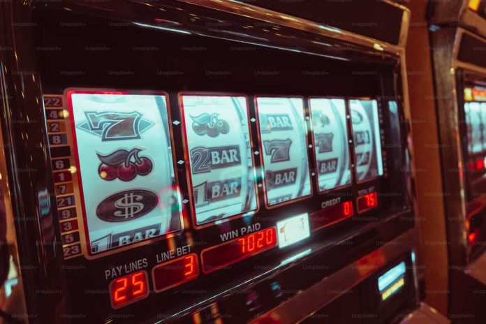 Using Bitcoin and Tron to play online slot games