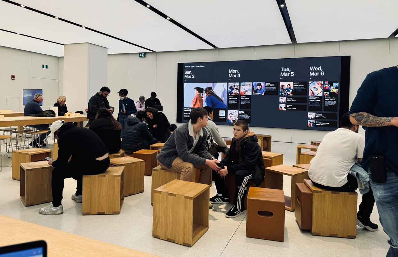 Apple Store in Toronto's Eatons Centre