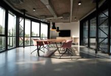 How Margarita Howard at HX5 Navigates the High-Stakes World of Bidding for Government Contracts Margarita Howard is the sole owner and CEO/president of HX5. Her leadership exemplifies how a potent combination of strategic foresight, detailed industry knowledge