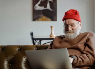 Dementia vs Alzheimer’s – Understanding the Differences Senior Man