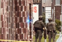 Major Thunder Bay Police Presence on Cumberland Street North Thunder Bay Police Tactical Officers on scene