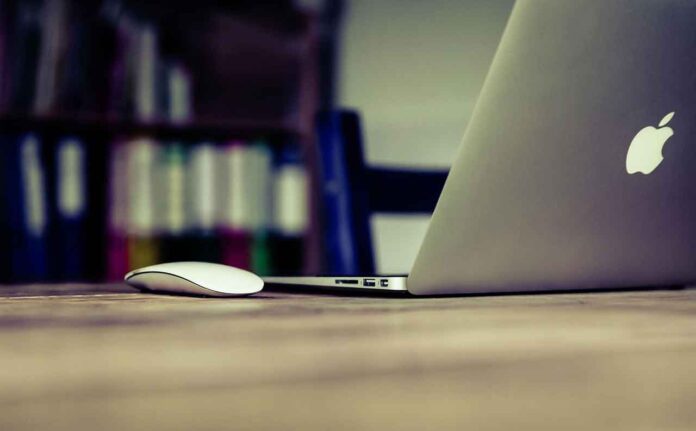 Apple mouse with Macbook Air Apple mouse with Macbook Air