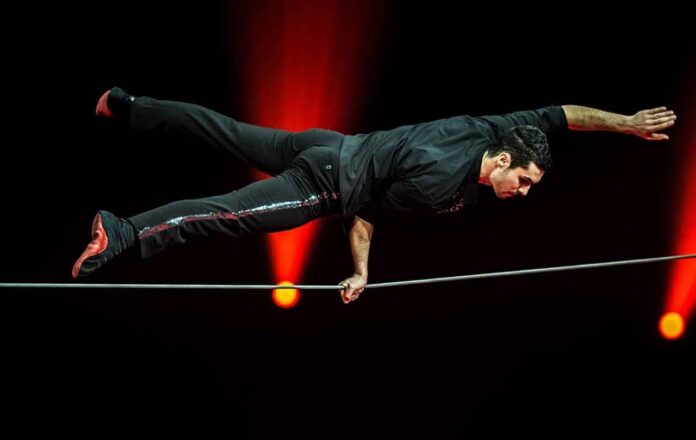 Geoffrey-Wire Supercircus comes to Thunder Bay