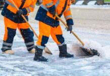 How to Select a Snow Removal Company that Offers Real-Time Communication and Reporting Snow clearing
