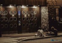 Sony-85mm-f18-panhandling-outside-Casino-DSC00278