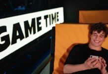 What’s All the Fuss About Jili Games? Man on a smartphone gaiming