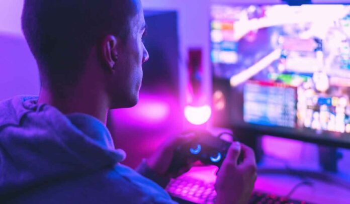 man-at-screen-Gaming gaming on computer