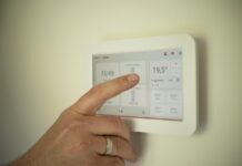 How Multi-Zone Cooling Helps Homeowners Cut Energy Bills in Larger Homes Image by Rudy and Peter Skitterians from Pixabay