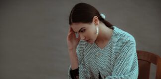 5 Evening Habits That Help You Disconnect From Work Photo by emre keshavarz: https://www.pexels.com/photo/pensive-ethnic-woman-thinking-on-chess-move-7207270/