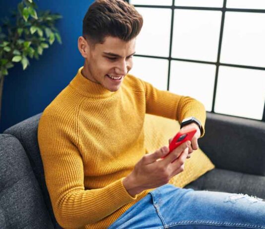 Here is How Canadians Choose Their Online Bookmaker Safely Five years ago, most punters still used laptops. Now phones handle 84% of sports betting worldwide.