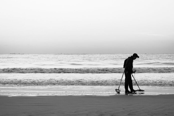 Photo by 书畅 何: https://www.pexels.com/photo/silhouette-of-man-beachcombing-on-peaceful-shore-35093341/