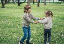 The Modern Parent’s Guide to Navigating Travel with Children Traveling with young children has changed a lot over the years. Today, innovation in parenting gear has paved the way for more streamlined and enjoyable experiences. For modern families, the ability to explore new destinations with ease is a priority, and having the right tools is fundamental to achieving that goal. The focus has shifted towards equipment that is not only functional but also intelligently designed for life on the move. Parents now seek out products that offer convenience without sacrificing safety or comfort. This evolution reflects a broader understanding that family adventures should be accessible and stress-free, allowing for more time to create lasting memories.