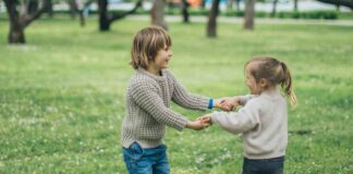 The Modern Parent’s Guide to Navigating Travel with Children Traveling with young children has changed a lot over the years. Today, innovation in parenting gear has paved the way for more streamlined and enjoyable experiences. For modern families, the ability to explore new destinations with ease is a priority, and having the right tools is fundamental to achieving that goal. The focus has shifted towards equipment that is not only functional but also intelligently designed for life on the move. Parents now seek out products that offer convenience without sacrificing safety or comfort. This evolution reflects a broader understanding that family adventures should be accessible and stress-free, allowing for more time to create lasting memories.