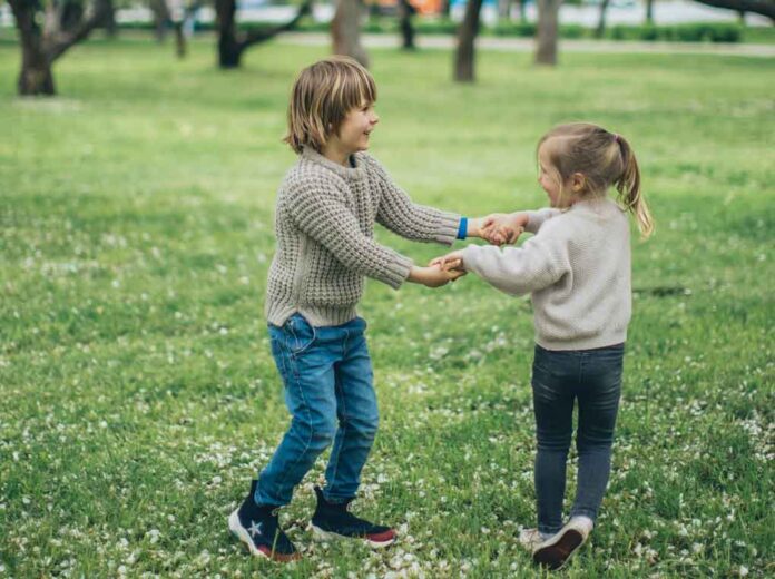 Traveling with young children has changed a lot over the years. Today, innovation in parenting gear has paved the way for more streamlined and enjoyable experiences. For modern families, the ability to explore new destinations with ease is a priority, and having the right tools is fundamental to achieving that goal. The focus has shifted towards equipment that is not only functional but also intelligently designed for life on the move. Parents now seek out products that offer convenience without sacrificing safety or comfort. This evolution reflects a broader understanding that family adventures should be accessible and stress-free, allowing for more time to create lasting memories.