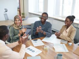 How Corporate Recognition Programs Are Evolving in Modern Workplaces Photo by Edmond Dantès: https://www.pexels.com/photo/group-of-office-workers-holding-a-meeting-8554063/