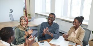 How Corporate Recognition Programs Are Evolving in Modern Workplaces Photo by Edmond Dantès: https://www.pexels.com/photo/group-of-office-workers-holding-a-meeting-8554063/