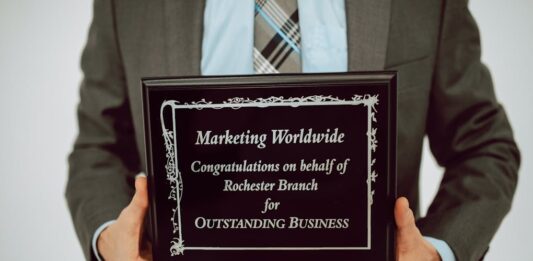 How Corporate Recognition Programs Support Employee Engagement and Leadership Culture What keeps employees engaged and committed to their employer in today's fast-paced and competitive business environment?