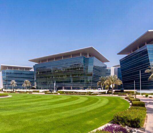 Dubai Mainland Company Formation Cost Comparisons Often Skip the Free Zone Alternative