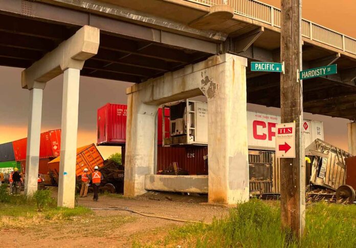 East-End-Bridge-derailment Train Derailment