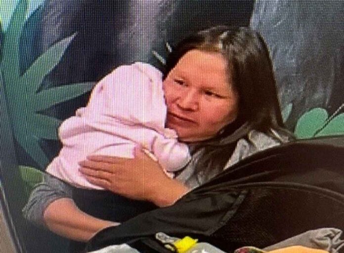 Thunder Bay police seek Laura Waboose and her four-month-old child, Larayna