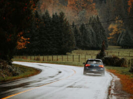 Heavy Rain Regions: Hydroplaning Prevention Through Tire Selection Tires and Hydroplanning