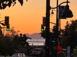 Thunder Bay Weather: Morning Showers, Gusty Northwest Winds and a Frost Risk Tonight Thunder Bay Looking east on Red River Road out to Lake Superior - James Murray