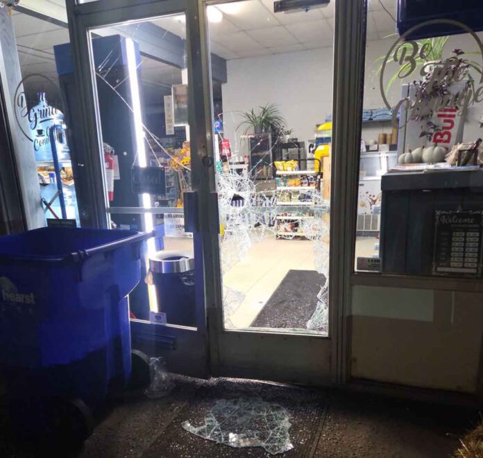 Crime - Break and enter at The Daily Grind Cafe and Convenience in Shuniah