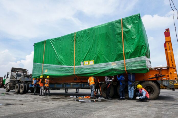 How to Transport an Oversized Vehicle Without a Commercial Route